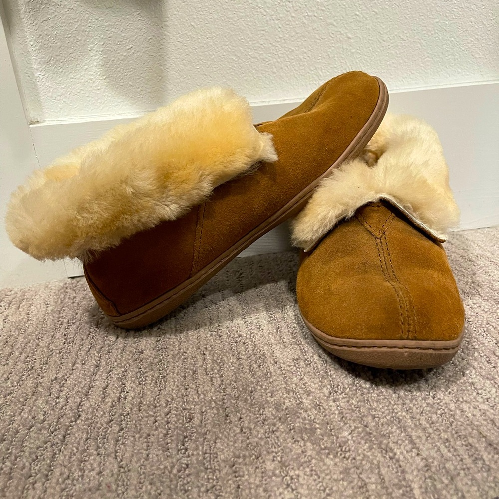 Minnetonka Women's Sheepskin Ankle Boot